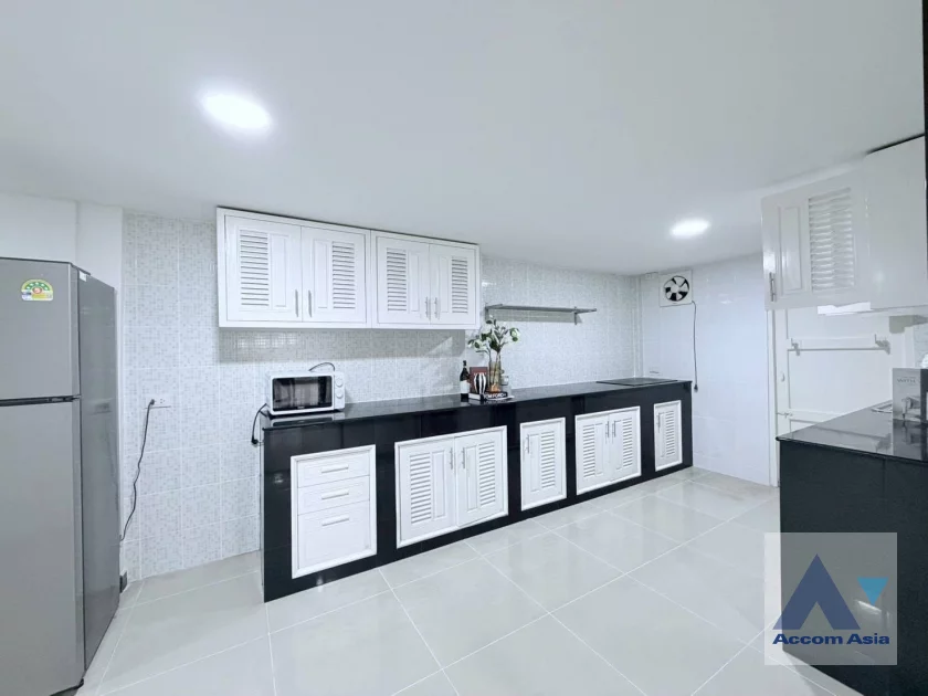 9  6 br House For Rent in Ratchadaphisek ,Bangkok MRT Huai Khwang AA46919