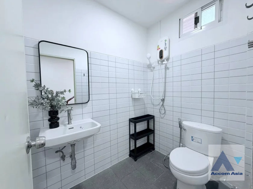 26  6 br House For Rent in Ratchadaphisek ,Bangkok MRT Huai Khwang AA46919