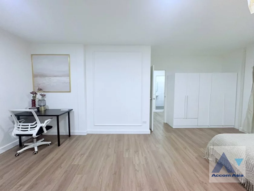 14  6 br House For Rent in Ratchadaphisek ,Bangkok MRT Huai Khwang AA46919