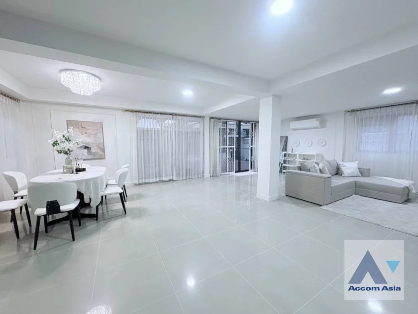 5  6 br House For Rent in Ratchadaphisek ,Bangkok MRT Huai Khwang AA46919