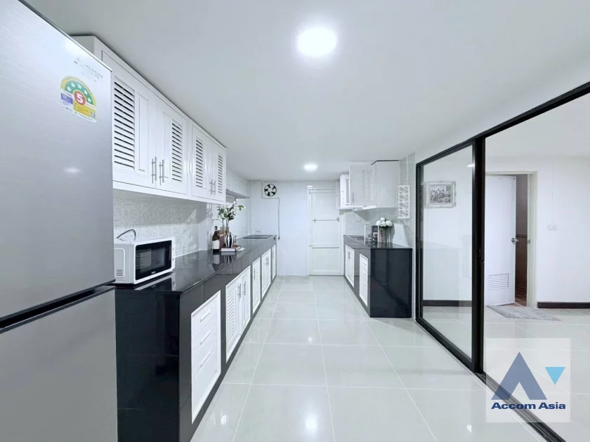 10  6 br House For Rent in Ratchadaphisek ,Bangkok MRT Huai Khwang AA46919