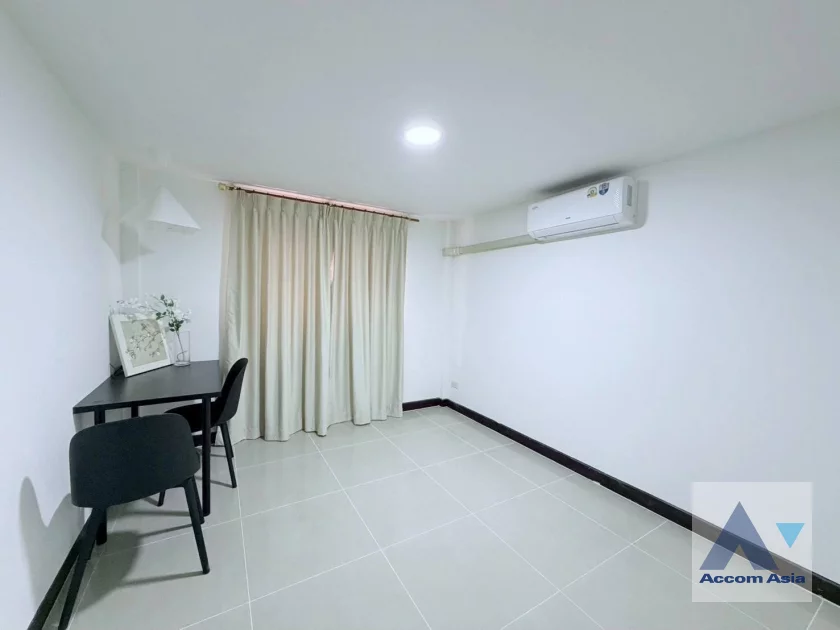 23  6 br House For Rent in Ratchadaphisek ,Bangkok MRT Huai Khwang AA46919