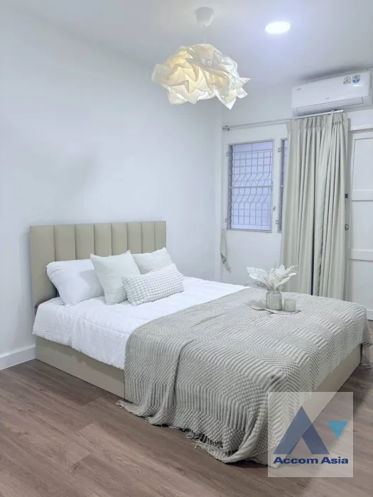 19  6 br House For Rent in Ratchadaphisek ,Bangkok MRT Huai Khwang AA46919