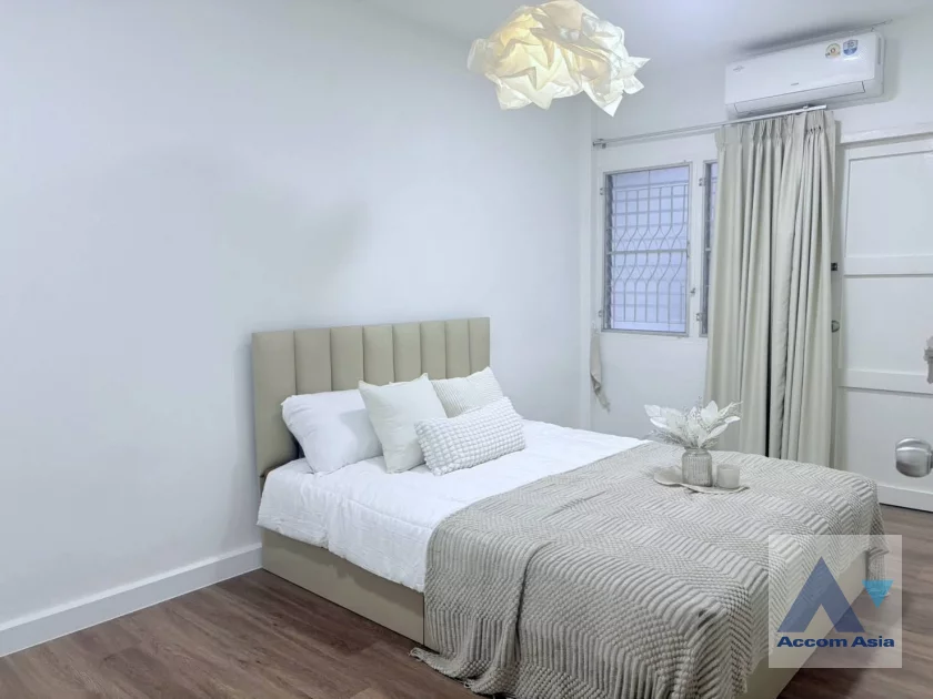 20  6 br House For Rent in Ratchadaphisek ,Bangkok MRT Huai Khwang AA46919