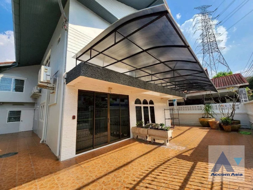 unitPet friendly |  6 Bedrooms  House For Rent in Ratchadaphisek, Bangkok  near MRT Huai Khwang (AA46919)