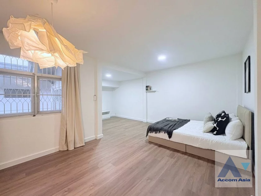 15  6 br House For Rent in Ratchadaphisek ,Bangkok MRT Huai Khwang AA46919