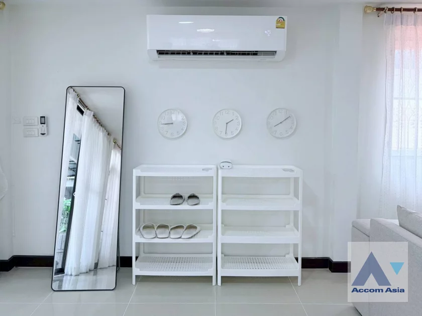 unitPet friendly |  6 Bedrooms  House For Rent in Ratchadaphisek, Bangkok  near MRT Huai Khwang (AA46919)