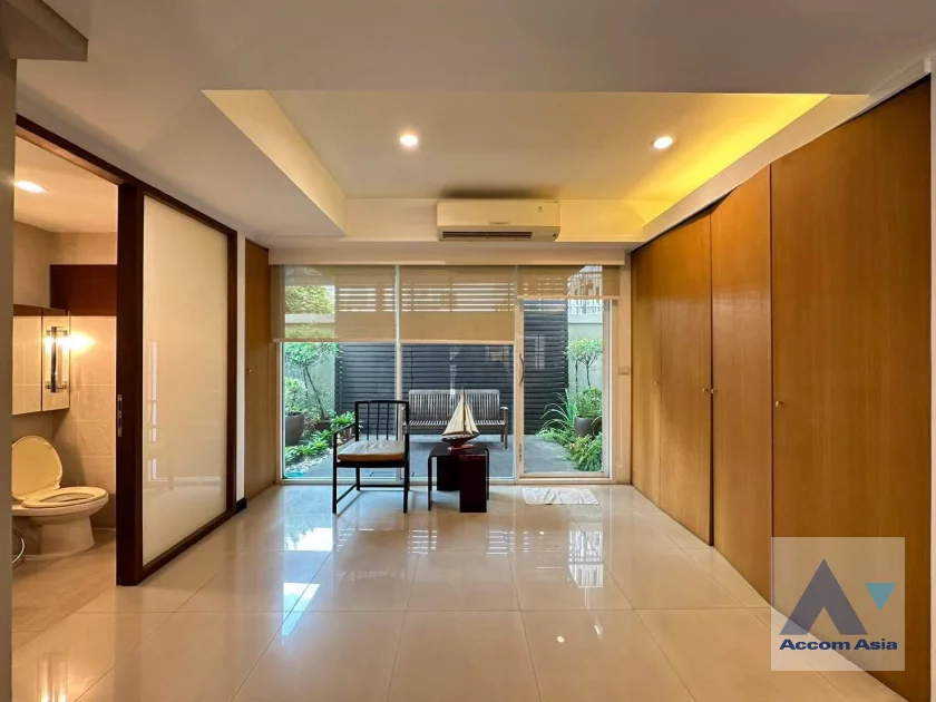 unit 1 Bedroom  Townhouse For Rent in Sukhumvit, Bangkok  near BTS Ekkamai (AA46922)