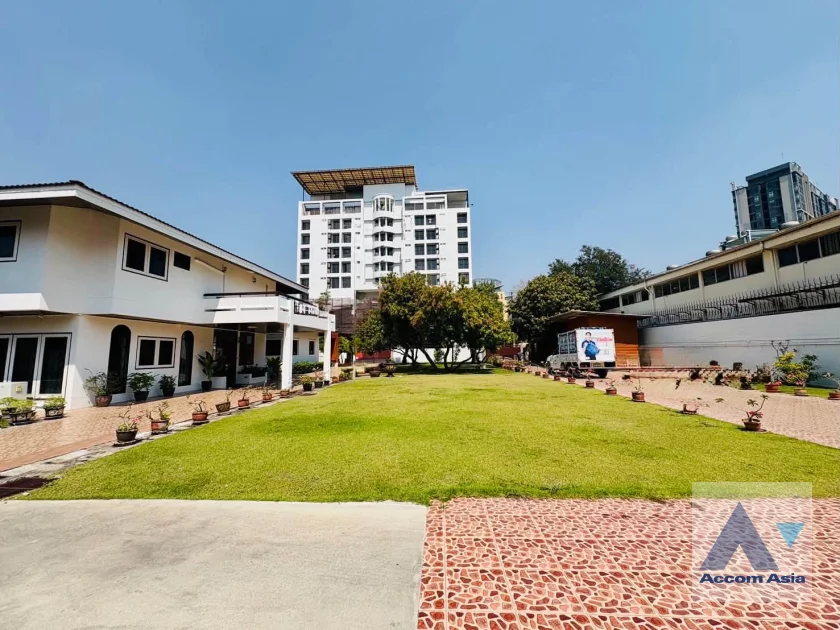 unitGarden, Home Office |  5 Bedrooms  House For Rent & Sale in Bang Na, Bangkok  near BTS Udomsuk (AA46923)