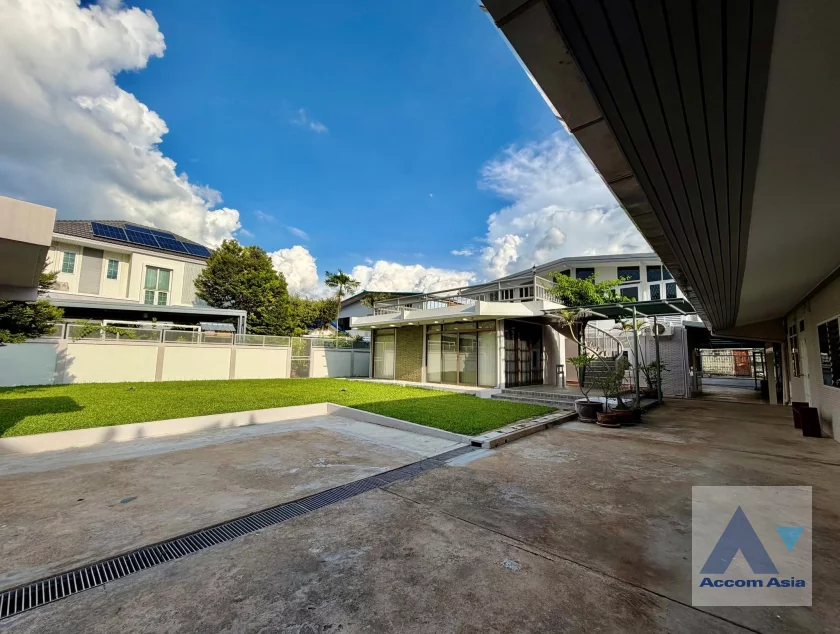  1  5 br House for rent and sale in Phaholyothin ,Bangkok BTS Ratchayothin AA46924