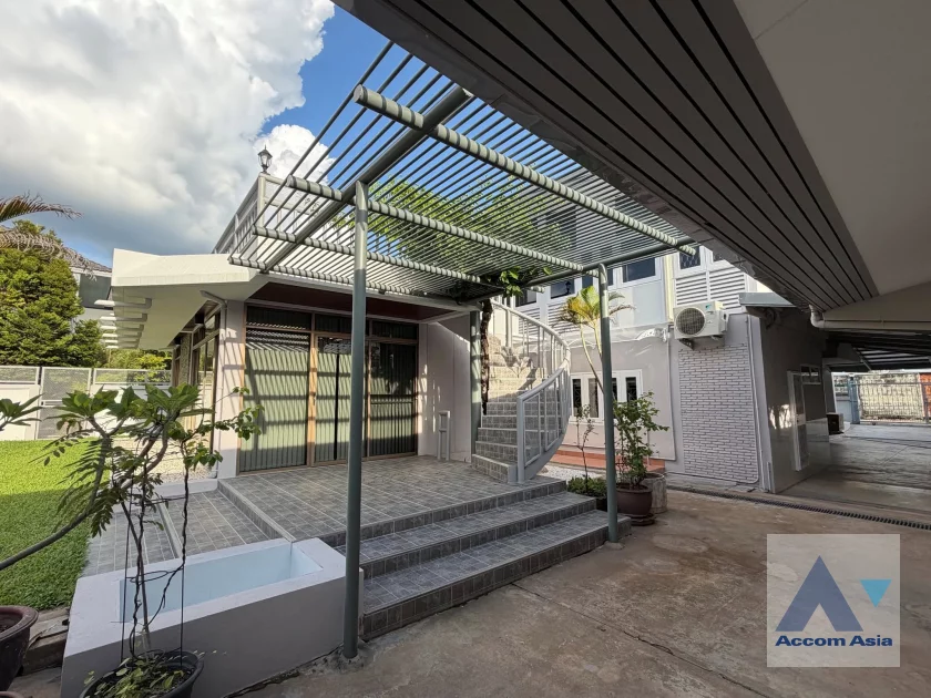 unitHome Office, Newly renovated, Garden, Pet friendly |  5 Bedrooms  House For Rent & Sale in Phaholyothin, Bangkok  near BTS Ratchayothin (AA46924)