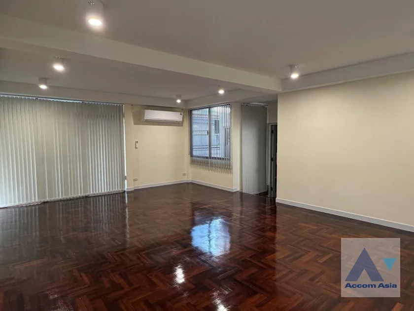 11  5 br House for rent and sale in Phaholyothin ,Bangkok BTS Ratchayothin AA46924