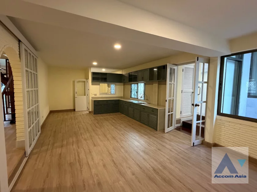 7  5 br House for rent and sale in Phaholyothin ,Bangkok BTS Ratchayothin AA46924