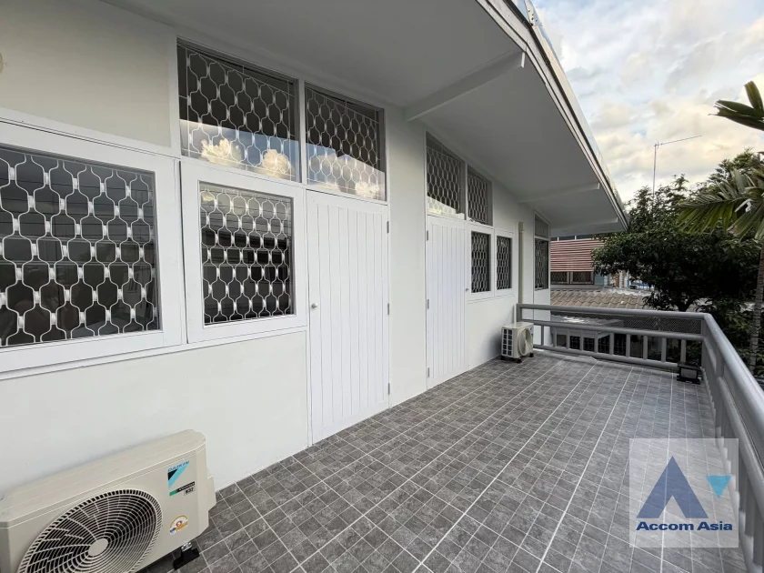 unitHome Office, Newly renovated, Garden, Pet friendly |  5 Bedrooms  House For Rent & Sale in Phaholyothin, Bangkok  near BTS Ratchayothin (AA46924)