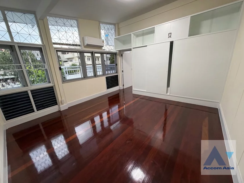 14  5 br House for rent and sale in Phaholyothin ,Bangkok BTS Ratchayothin AA46924