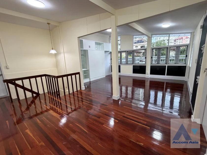 15  5 br House for rent and sale in Phaholyothin ,Bangkok BTS Ratchayothin AA46924