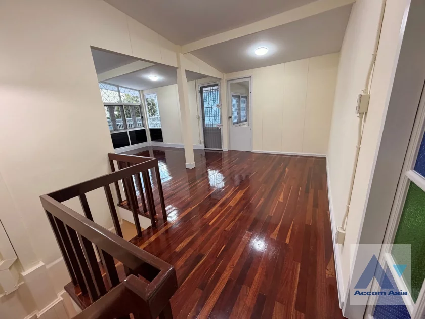 13  5 br House for rent and sale in Phaholyothin ,Bangkok BTS Ratchayothin AA46924