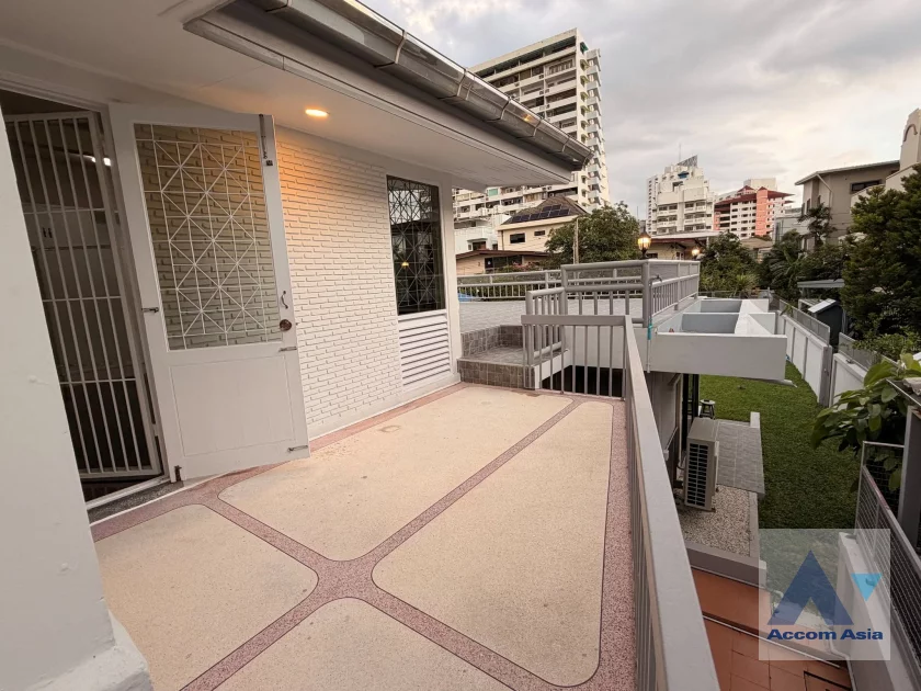 19  5 br House for rent and sale in Phaholyothin ,Bangkok BTS Ratchayothin AA46924