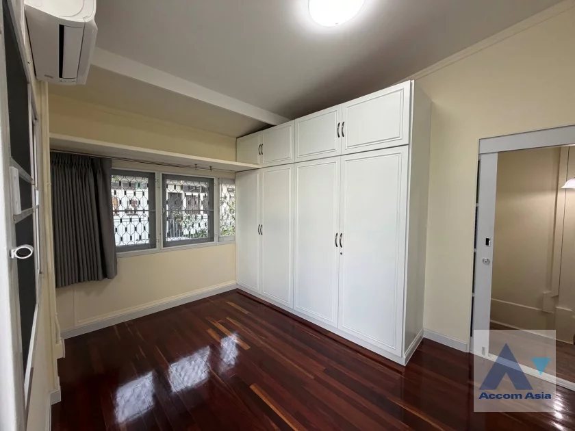 16  5 br House for rent and sale in Phaholyothin ,Bangkok BTS Ratchayothin AA46924