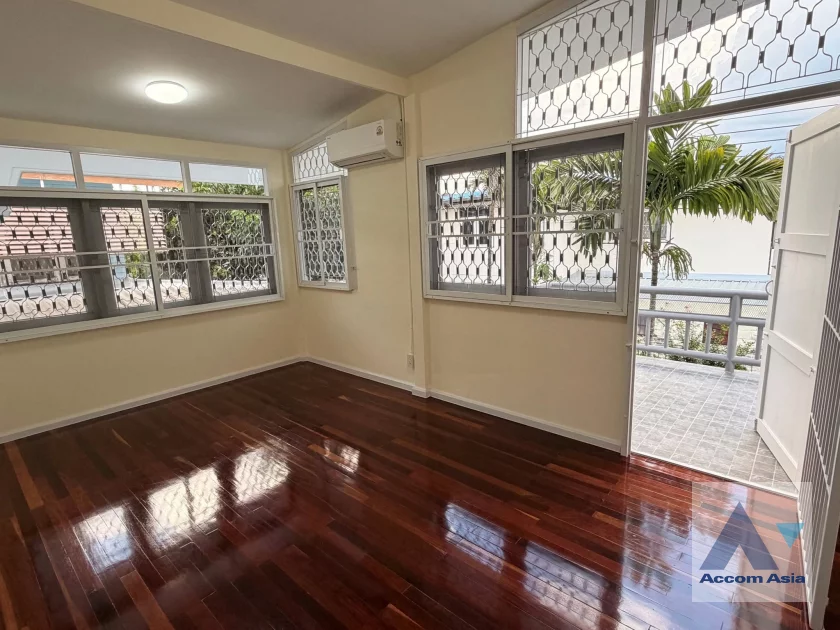17  5 br House for rent and sale in Phaholyothin ,Bangkok BTS Ratchayothin AA46924