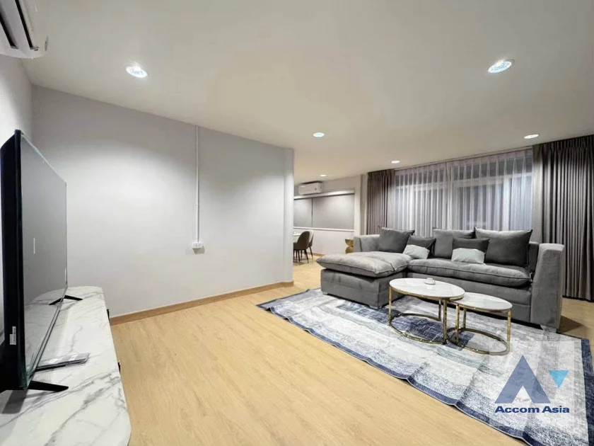 unitHome Office, Fully Furnished |  5 Bedrooms  House For Rent & Sale in Ratchadaphisek, Bangkok  near MRT Sutthisan (AA46926)