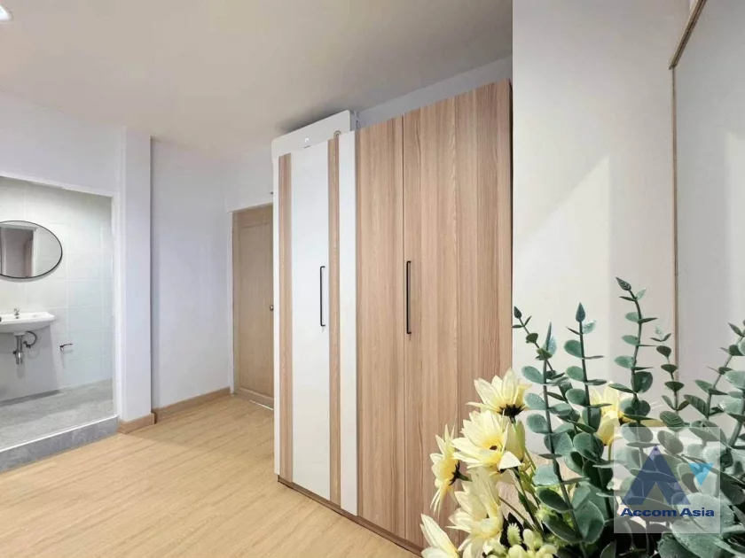 17  5 br House for rent and sale in Ratchadaphisek ,Bangkok MRT Sutthisan AA46926