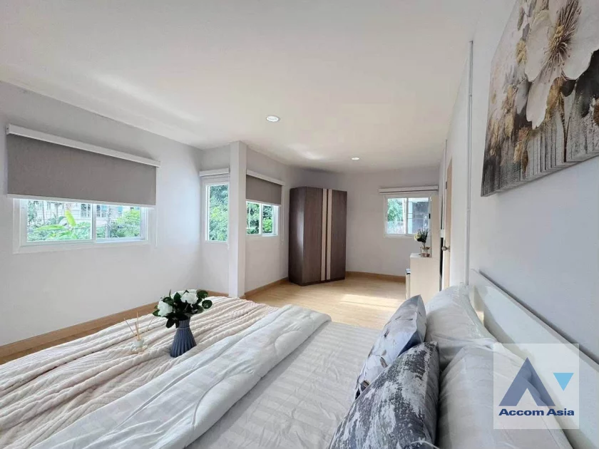 14  5 br House for rent and sale in Ratchadaphisek ,Bangkok MRT Sutthisan AA46926
