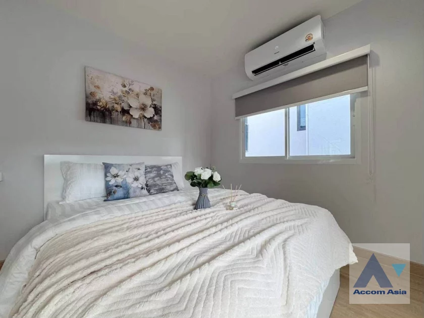 13  5 br House for rent and sale in Ratchadaphisek ,Bangkok MRT Sutthisan AA46926