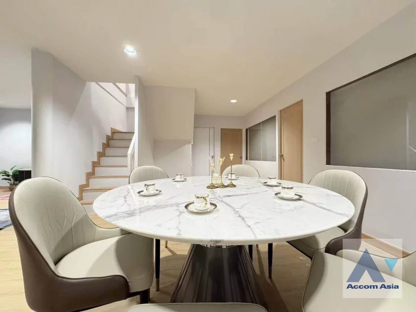6  5 br House for rent and sale in Ratchadaphisek ,Bangkok MRT Sutthisan AA46926