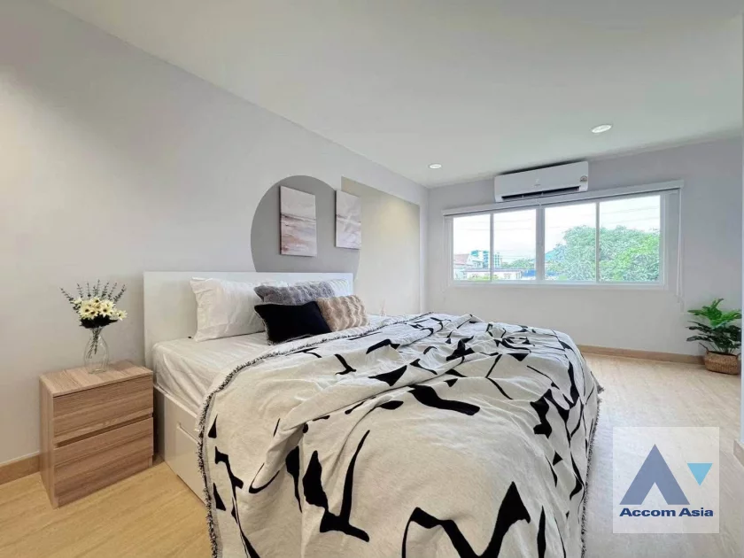 15  5 br House for rent and sale in Ratchadaphisek ,Bangkok MRT Sutthisan AA46926