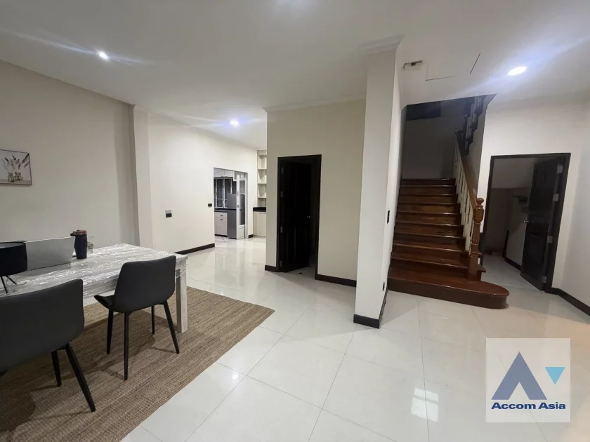 4  3 br House For Rent in Sukhumvit ,Bangkok BTS Ekkamai AA46927