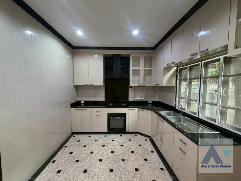6  3 br House For Rent in Sukhumvit ,Bangkok BTS Ekkamai AA46927