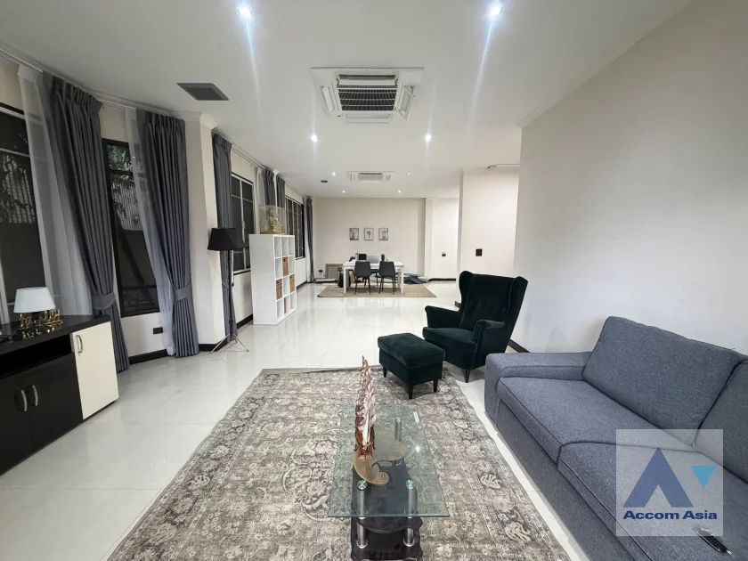  1  3 br House For Rent in Sukhumvit ,Bangkok BTS Ekkamai AA46927