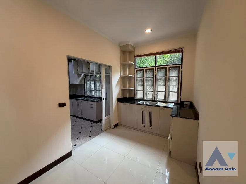 5  3 br House For Rent in Sukhumvit ,Bangkok BTS Ekkamai AA46927