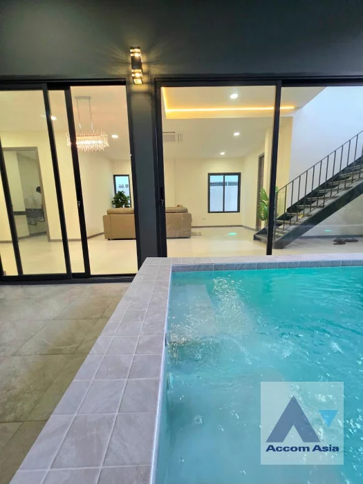 1  3 br House For Rent in Sukhumvit ,Bangkok BTS Bang Chak AA46929
