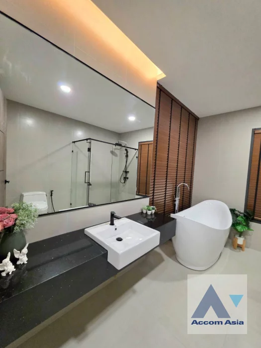11  3 br House For Rent in Sukhumvit ,Bangkok BTS Bang Chak AA46929