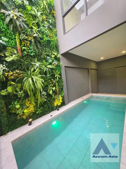 4  3 br House For Rent in Sukhumvit ,Bangkok BTS Bang Chak AA46929