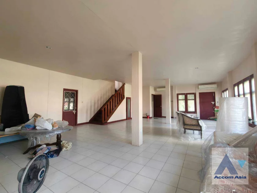 unit 3 Bedrooms  House For Rent in Sukhumvit, Bangkok  near BTS Phrom Phong (AA46961)