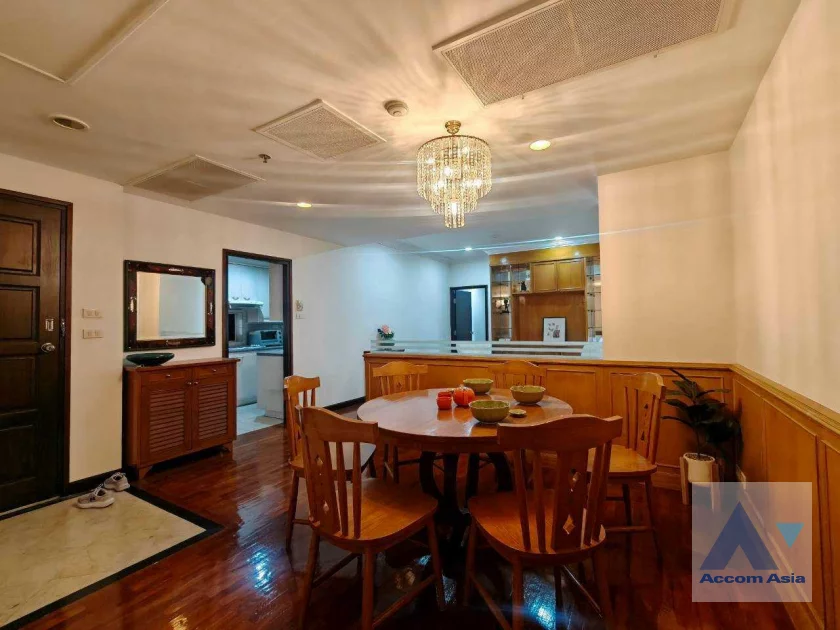 unit 3 Bedrooms  Condominium For Rent in Sathorn, Bangkok  near BTS Chong Nonsi - MRT Lumphini (26614)