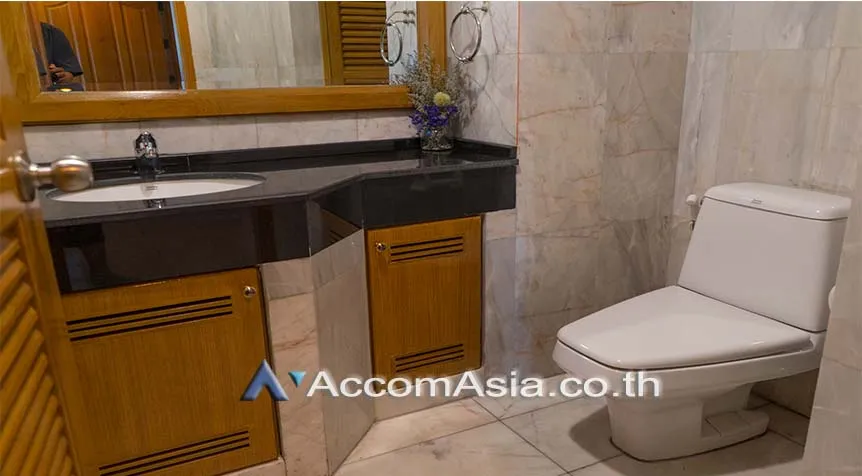 unit 4 Bedrooms  Apartment For Rent in Sukhumvit, Bangkok  near MRT Sukhumvit - BTS Asok (1004901)