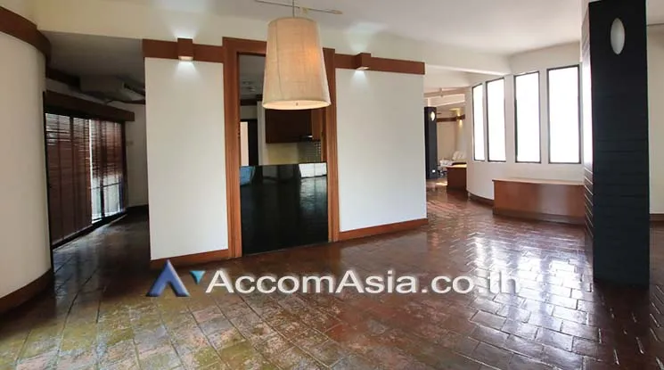unit 4 Bedrooms  Apartment For Rent in Ploenchit, Bangkok  near BTS Ploenchit (1005204)