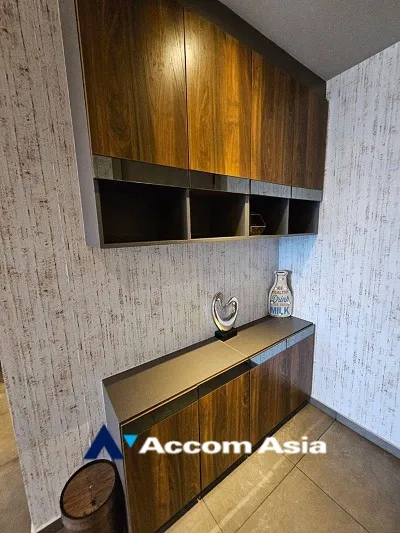 unit 2 Bedrooms  Condominium For Rent in Sathorn, Bangkok  near BTS Sala Daeng - MRT Lumphini (26951)