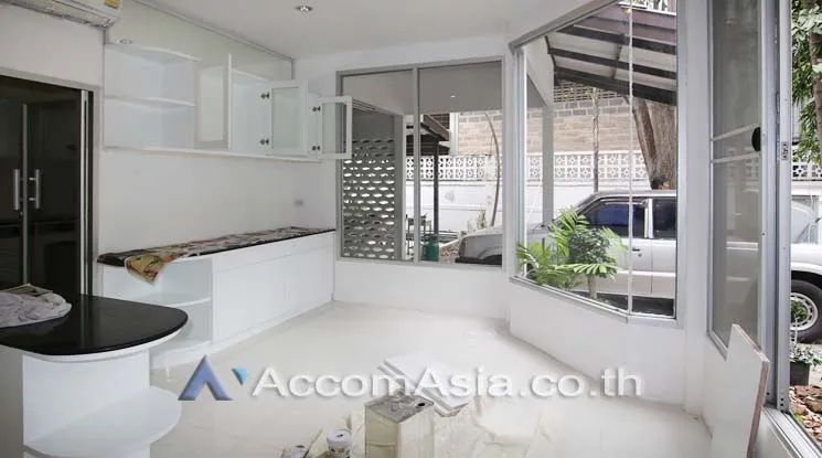 5  4 br House for rent and sale in Sukhumvit ,Bangkok BTS Ekkamai 10002901