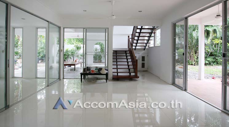 8  4 br House for rent and sale in Sukhumvit ,Bangkok BTS Ekkamai 10002901