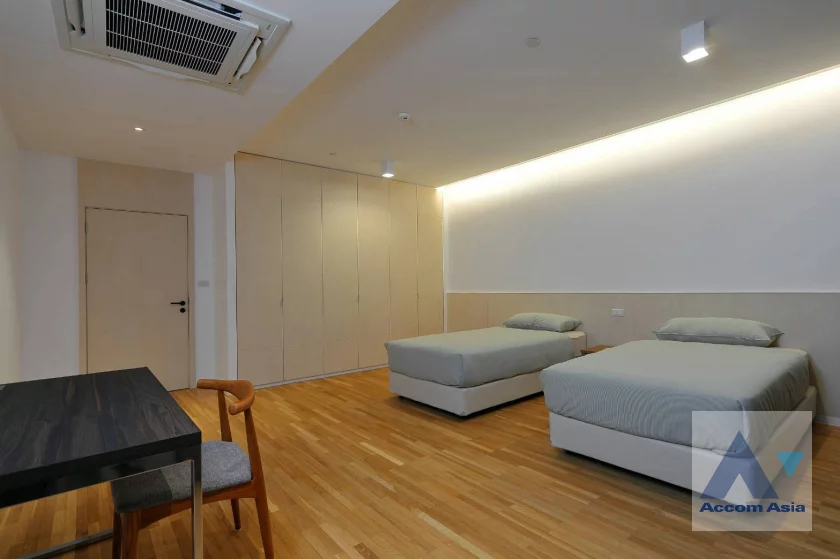 13  3 br Apartment For Rent in Sukhumvit ,Bangkok BTS Phrom Phong at High-Rise Serviced Apartment Near The Em District 27006