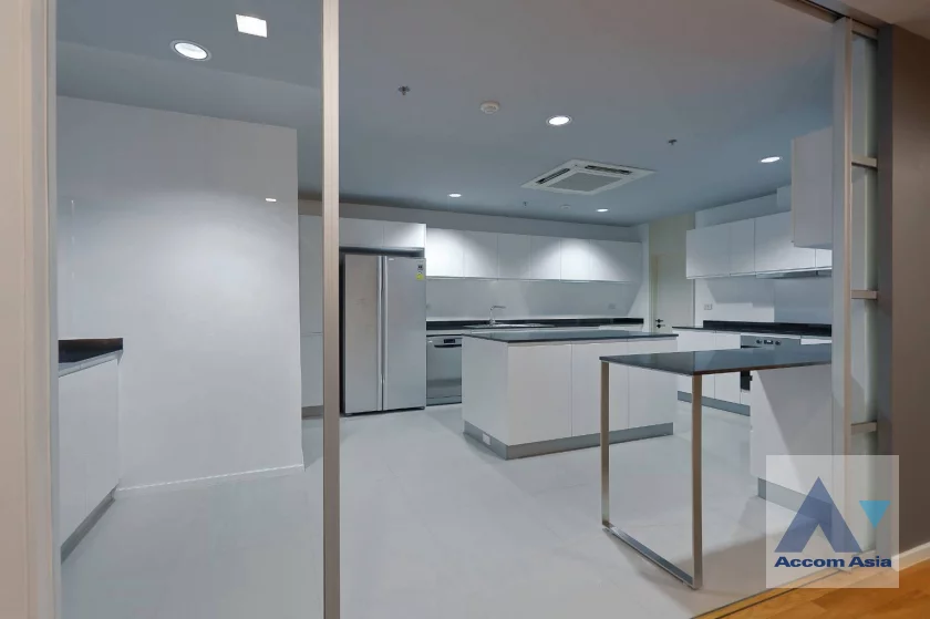 8  3 br Apartment For Rent in Sukhumvit ,Bangkok BTS Phrom Phong at High-Rise Serviced Apartment Near The Em District 27006