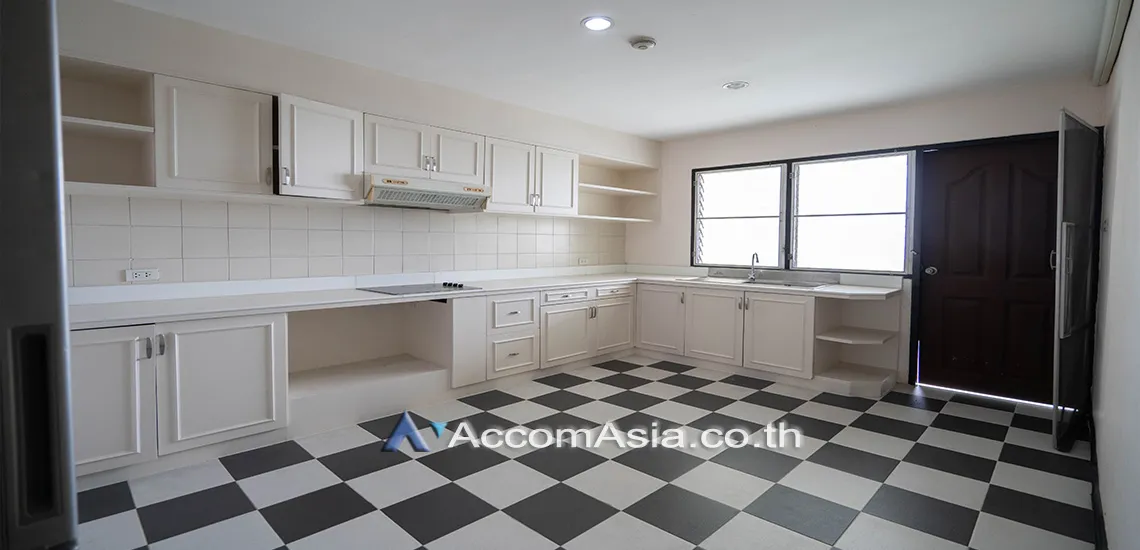 unitPet friendly |  3 Bedrooms  Apartment For Rent & Sale in Sukhumvit, Bangkok  near BTS Ekkamai (17195)