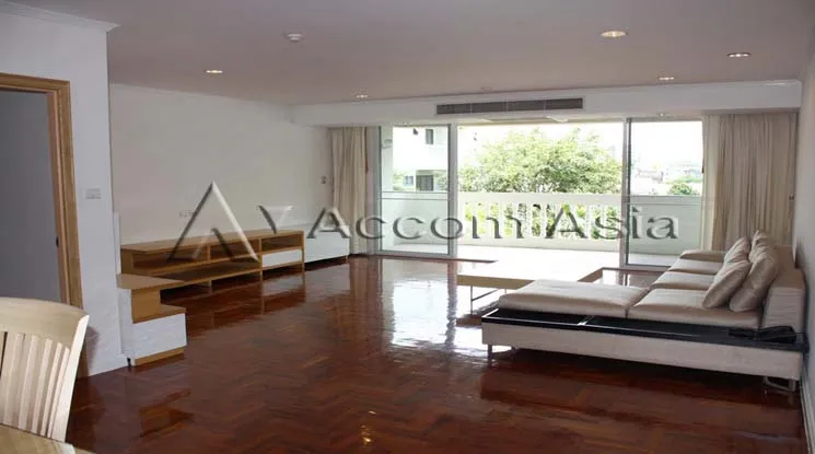unit 3 Bedrooms  Apartment For Rent in Sathorn, Bangkok  near BTS Chong Nonsi (1000503)