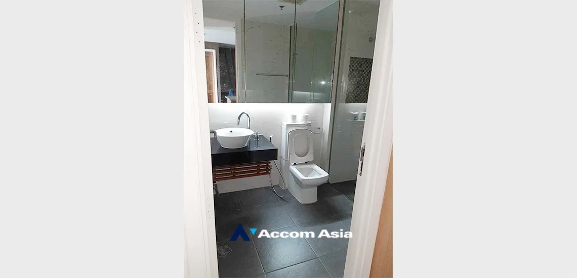 11  2 br Condominium For Rent in Silom ,Bangkok BTS Sala Daeng - MRT Silom at The Legend Saladaeng 27581