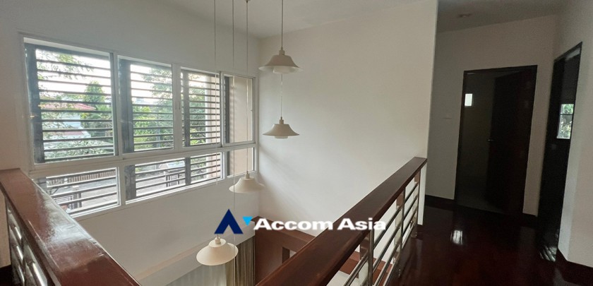 16  4 br House for rent and sale in Pattanakarn ,Bangkok BTS On Nut at Panya Pattanakarn Village 47790